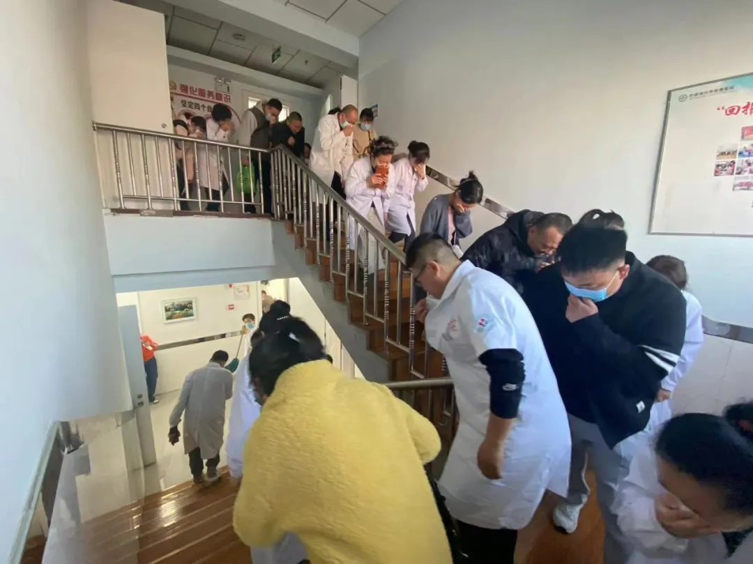 "消防安全 人人有责"内蒙古仁玺医养集团举办消防安全演练活动(图8)